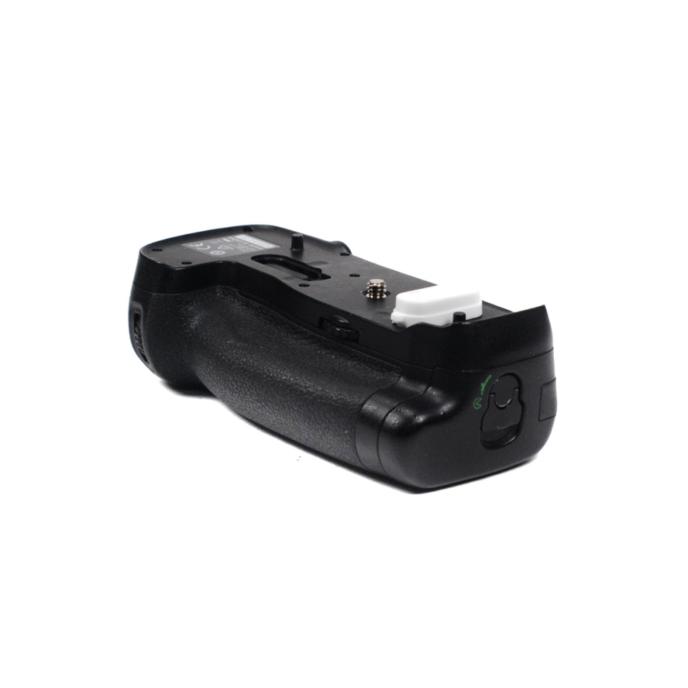 Used Nikon MB-D18 Battery Grip